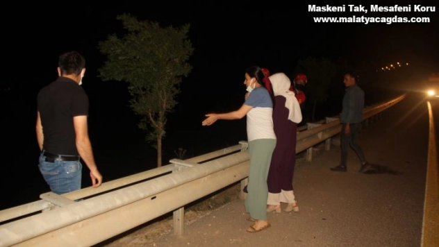 İki araç çarpıştı, 7 kişi yaralandı: Ekipler uçurumda fenerle yaralı aradı