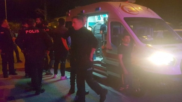 İki grup arasındaki tekmeli kavga: 1 yaralı