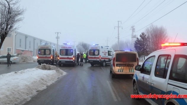 İki işçi servisi çarpıştı: 10 yaralı