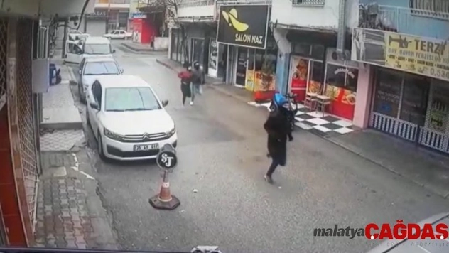 İki kişiyi vuran soyguncuların soygun anı ve kaçışı kamerada