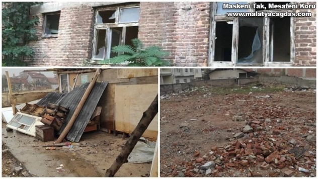 İki metruk bina yıkıldı