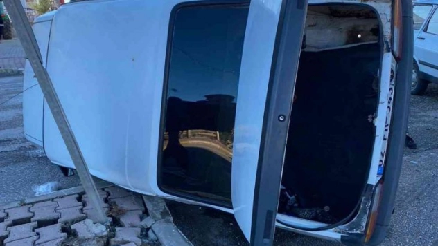 İki otomobil çarpıştı: 1 yaralı