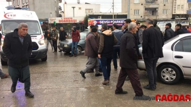 İki otomobil çarpıştı 2 yaralı