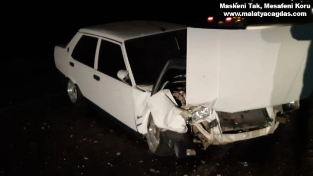 İki otomobil çarpıştı: 2 yaralı