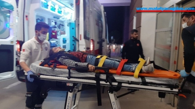 İki otomobil çarpıştı: 4 yaralı