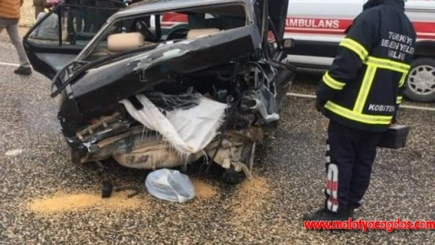 İki otomobil çarpıştı: 7 yaralı