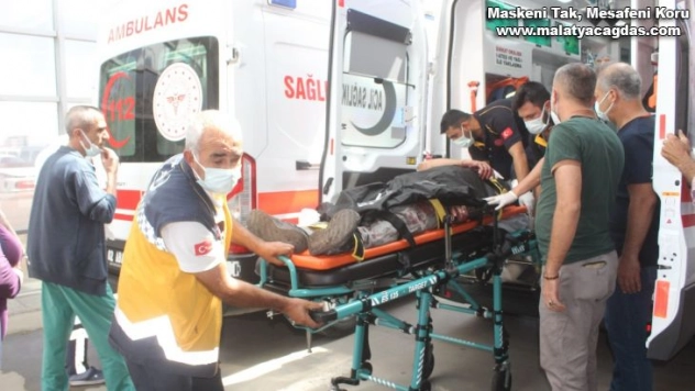 İki otomobil kafa kafaya çarpıştı: 3 yaralı