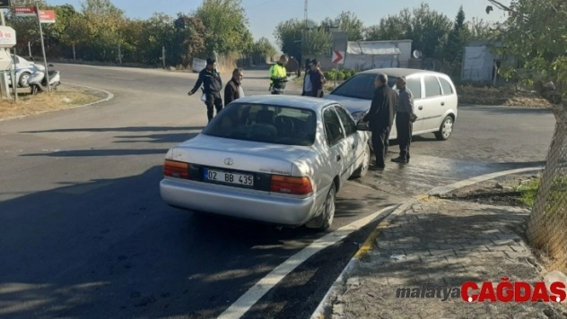İki otomobil kafa kafaya çarpıştı: 1 yaralı