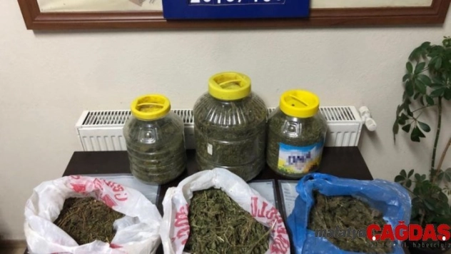 İki torbacının evinden 104 bin lira para çıktı