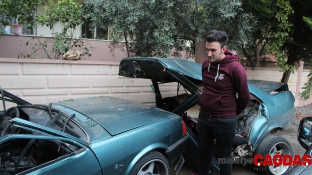 İkiye bölünen araçtan yürüyerek çıkan genç o anları anlattı: 'Yaşamam büyük şans'