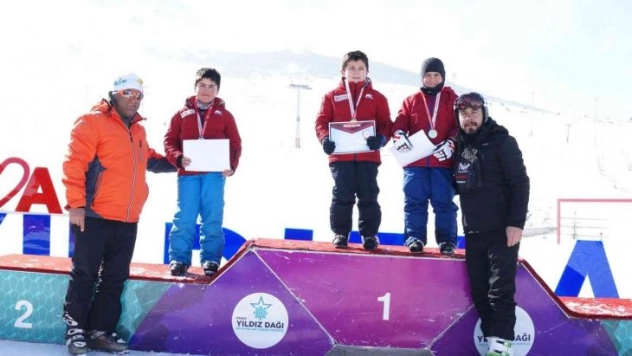 İl Birinciliği Cumhuriyet Üniversitesi Vakfı Okulları'nın