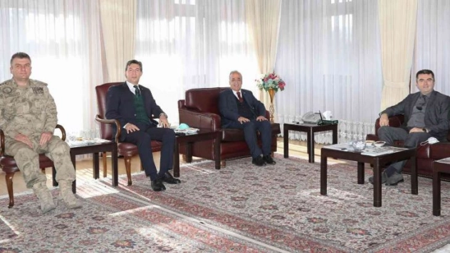 İl yöneticilerinden Rektör Çomaklı'ya tebrik ziyareti