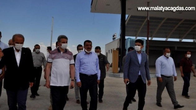 Akaryakıt istasyonunda inceleme