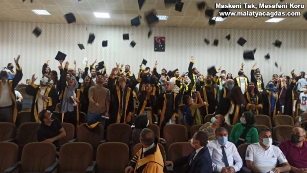 İletişim öğrencilerinin mezuniyet heyecanı