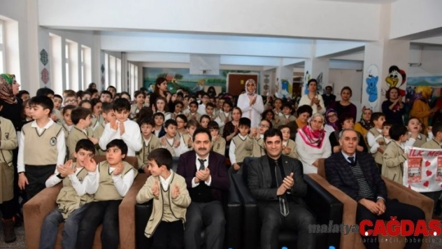 İlk mektuplarını Mehmetçiğe yazdılar