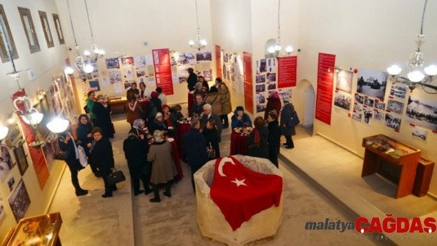 İlk Türk kadın mitingini anlatan resim sergisi açıldı