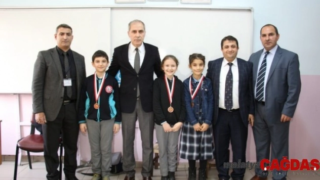 İlkokul öğrencileri zeka oyunlarında yarıştı