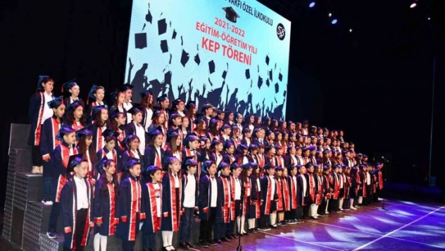 İlkokul ögrencilerinde mezuniyet coşkusu