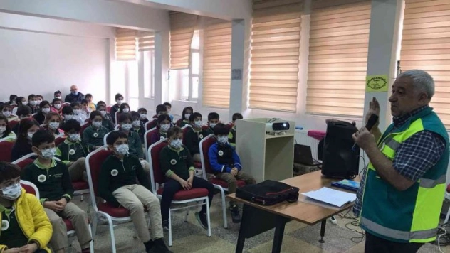 İlkokul öğrencilerine 'Çevre yönetimi' konferansı