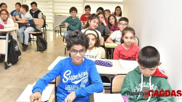 İngilizce öğrenmek aile merkezlerinde çocuk işi