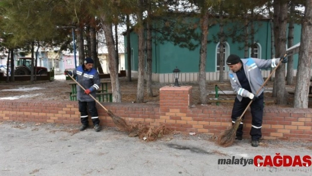 İnönü'de çevre temizlik çalışmaları sürüyor