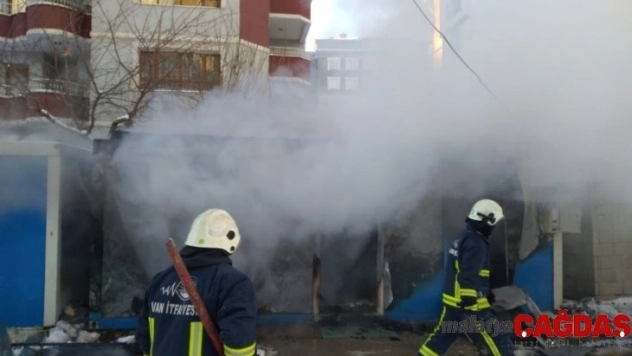 İnşaat alanında çıkan yangın itfaiyeyi alarma geçirdi