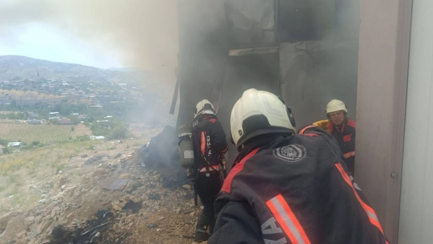 İnşaat işçilerinin kaldığı şantiyede korkutan yangın