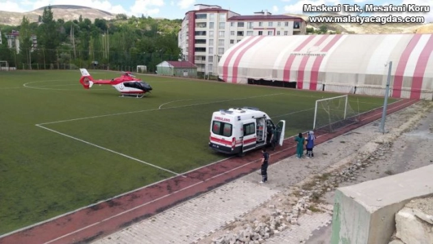 İnşaattan düşen işçi ambulans helikopterle sevk edildi