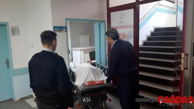 İnşaattan düşen kalıp işçisi öldü