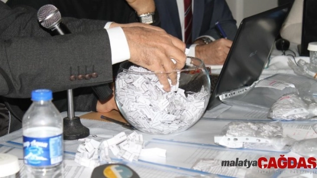 İş başvurusu yapan adaylar için kura çekimi yapıldı