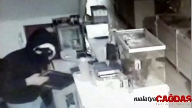 İş yerinden bilgisayar ve para çalan yüzü maskeli hırsız adliyeye sevk edildi