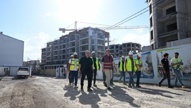 İş yerleri ve deprem konutlarının yapımı sürüyor