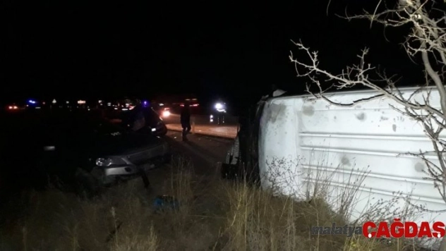 İşçi servisi otomobille çarpıştı: 16 yaralı