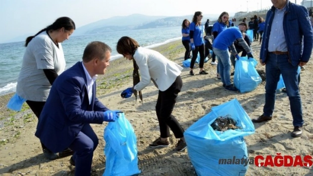 İşçiler çevre temizliği yaptı