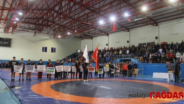 Işık: 'Ata sporumuz güreşi gelecek nesillere taşımalıyız'