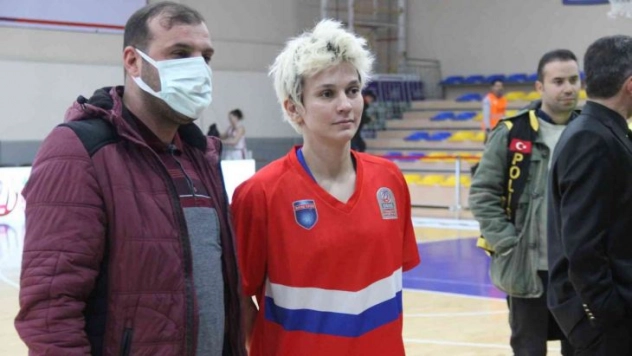 Işıl Alben'e Elazığlılar'dan yoğun sevgi