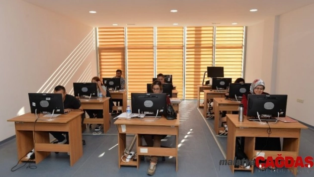 İşitme engelliler için bilgisayar kursu