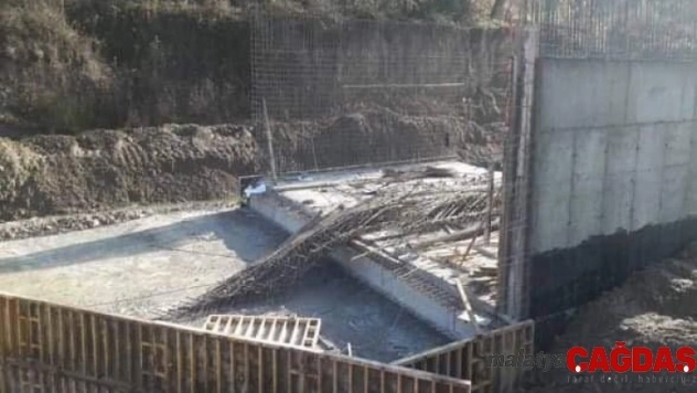 İskele devrildi, 3 işçi yaralandı