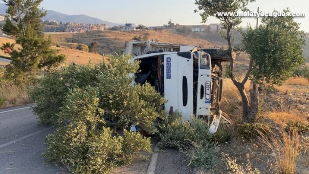 İskenderun'da kamyonun freni boşaldı, faciadan dönüldü