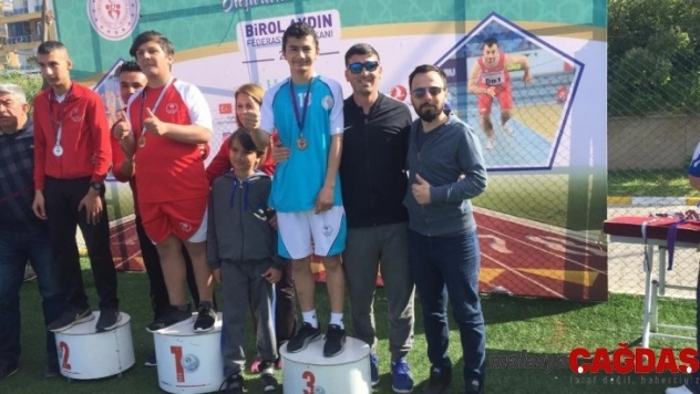 Isparta ASP Gençlik ve Spor Kulübü 'Engelleri' başarı ile aşıyor