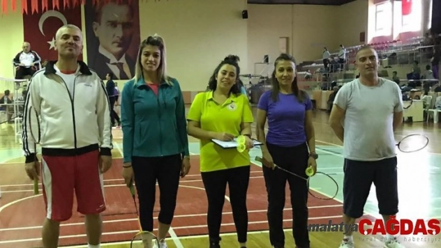 Isparta'da öğretmenler badmintonda yarıştı