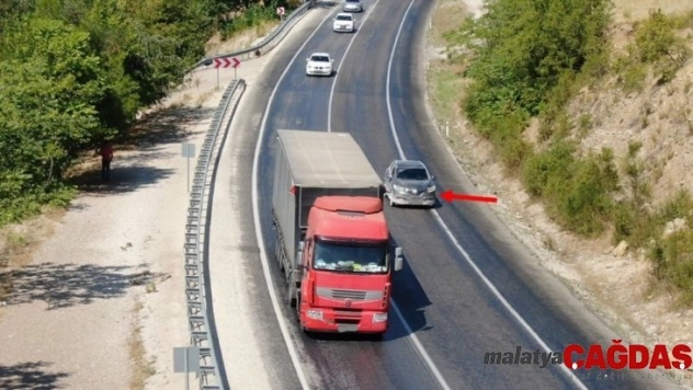 Isparta'da şerit ihlali yapan 53 sürücüye havadan ceza