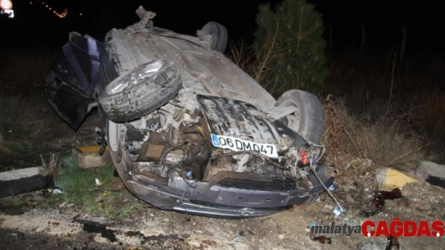 Isparta'da takla atan otomobil yaklaşık 100 metre sürüklenerek ters döndü: 2 yaralı