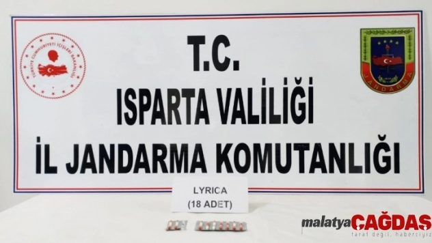 Isparta'da yol kontrolünde uyuşturucu ele geçirildi: 5 gözaltı
