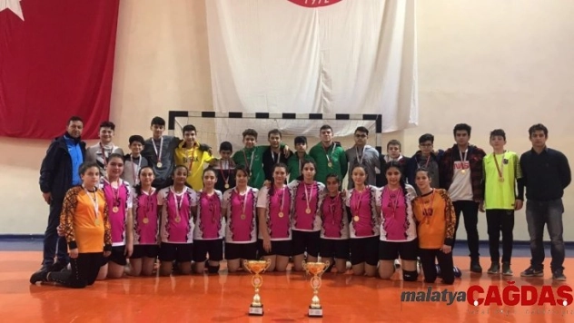 Isparta Hızırbey Ortaokulu üst üste üçüncü kez şampiyon oldu