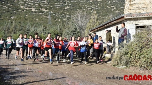Isparta Spor Lisesi'nden atletizmde çifte birincilik