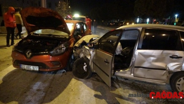 Isparta'da zincirleme kaza: 6 yaralı