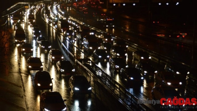İstanbul'da trafik yoğunluğu yüzde 80'lere ulaştı