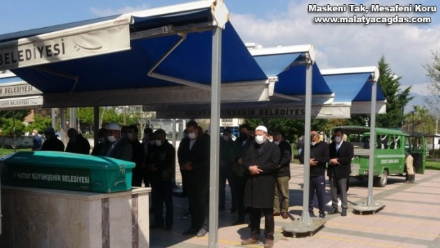 İstanbul'daki evinde ölü bulunan Şükriye toprağa verildi