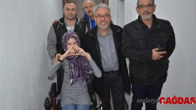 İstediği akülü arabasına Engelliler Günü'nde kavuştu